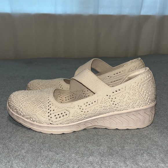 Skechers Relaxed Up Lifted Knit Shoes Womens Size 9 Ivory Maryjane Comfort - Picture 3 of 12